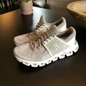 On Cloudstratus Size 7.5